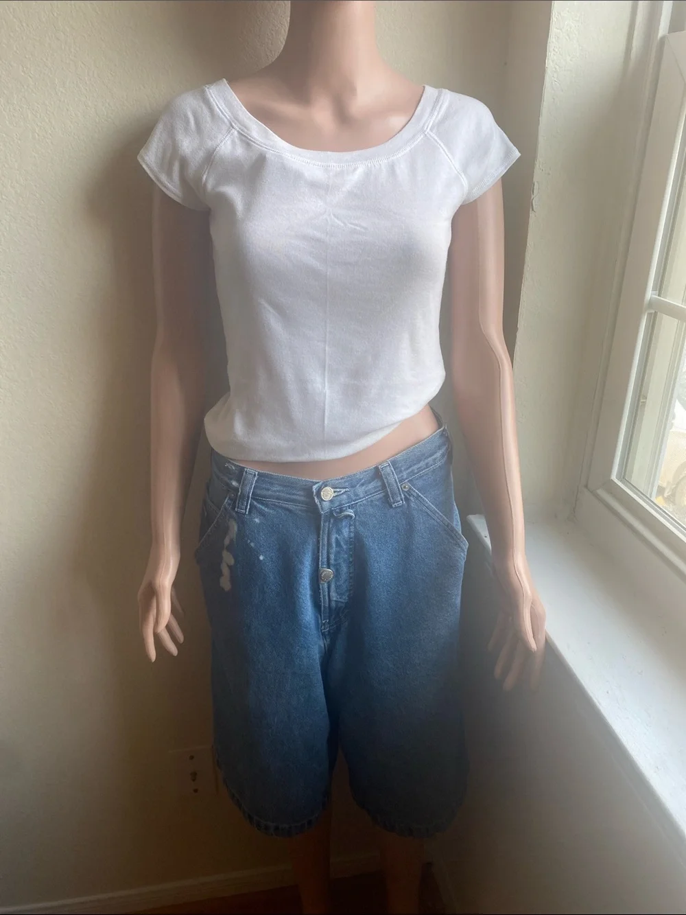 One Step Ahead White Scoop Crop Top with pure playaz Jean shorts M - Picture 1 of 3